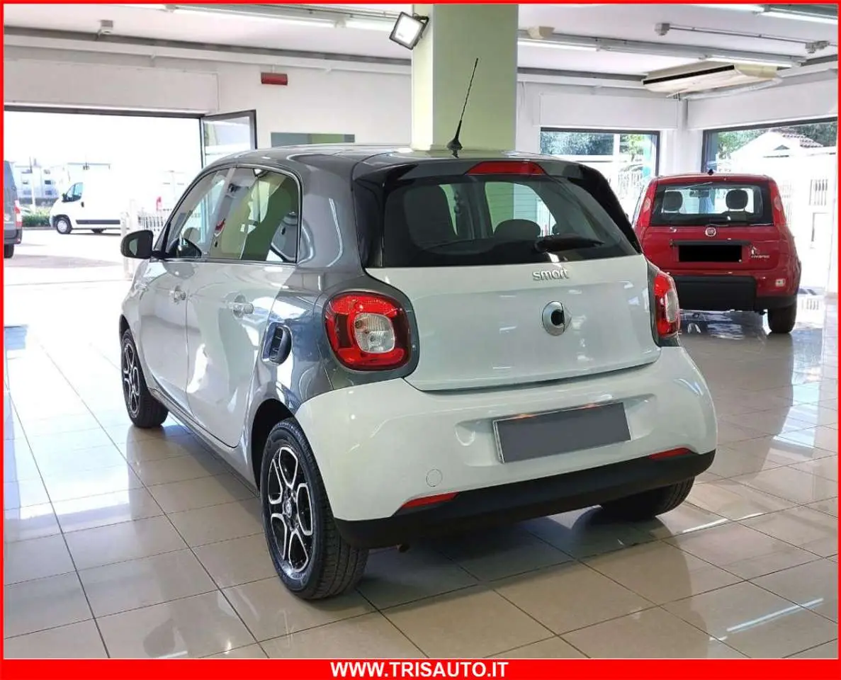 Photo 1 : Smart Forfour 2019 Essence