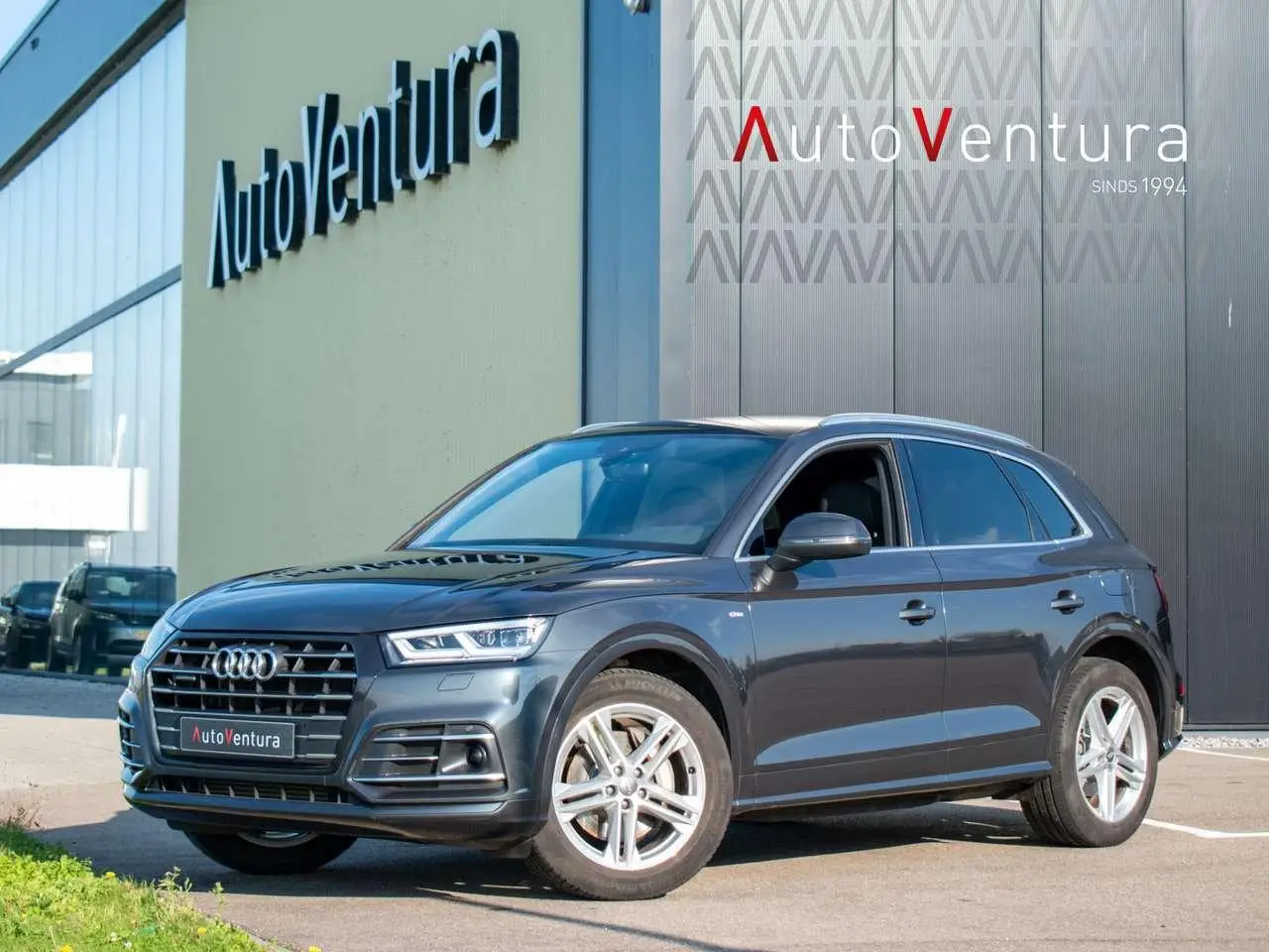 Photo 1 : Audi Q5 2020 Hybride