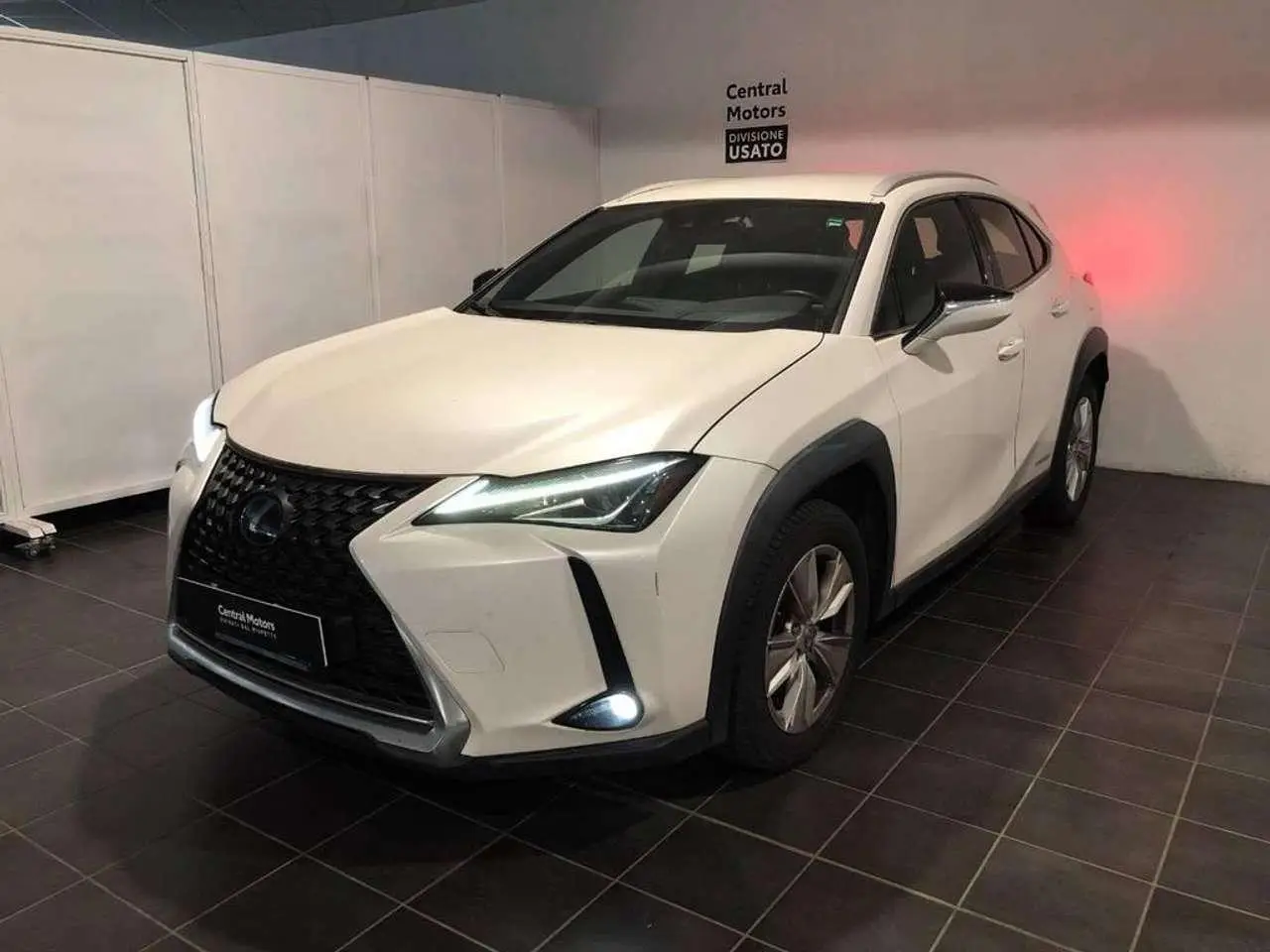 Photo 1 : Lexus Ux 2021 Hybride