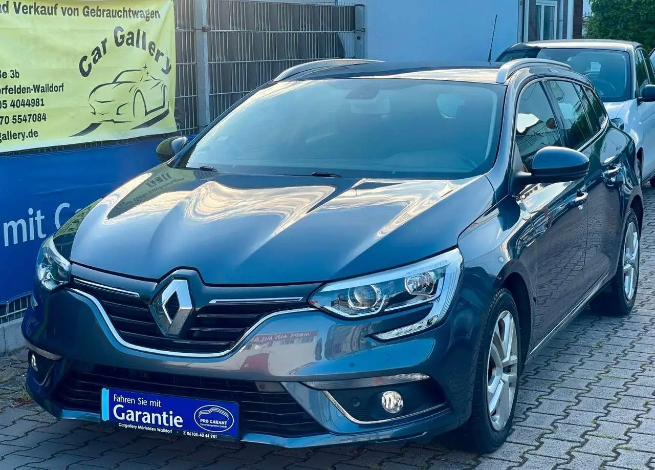 Photo 1 : Renault Megane 2017 Petrol