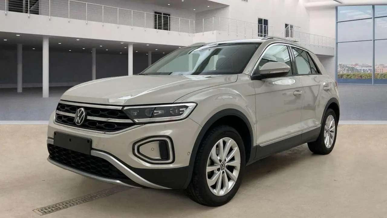 Photo 1 : Volkswagen T-roc 2023 Petrol