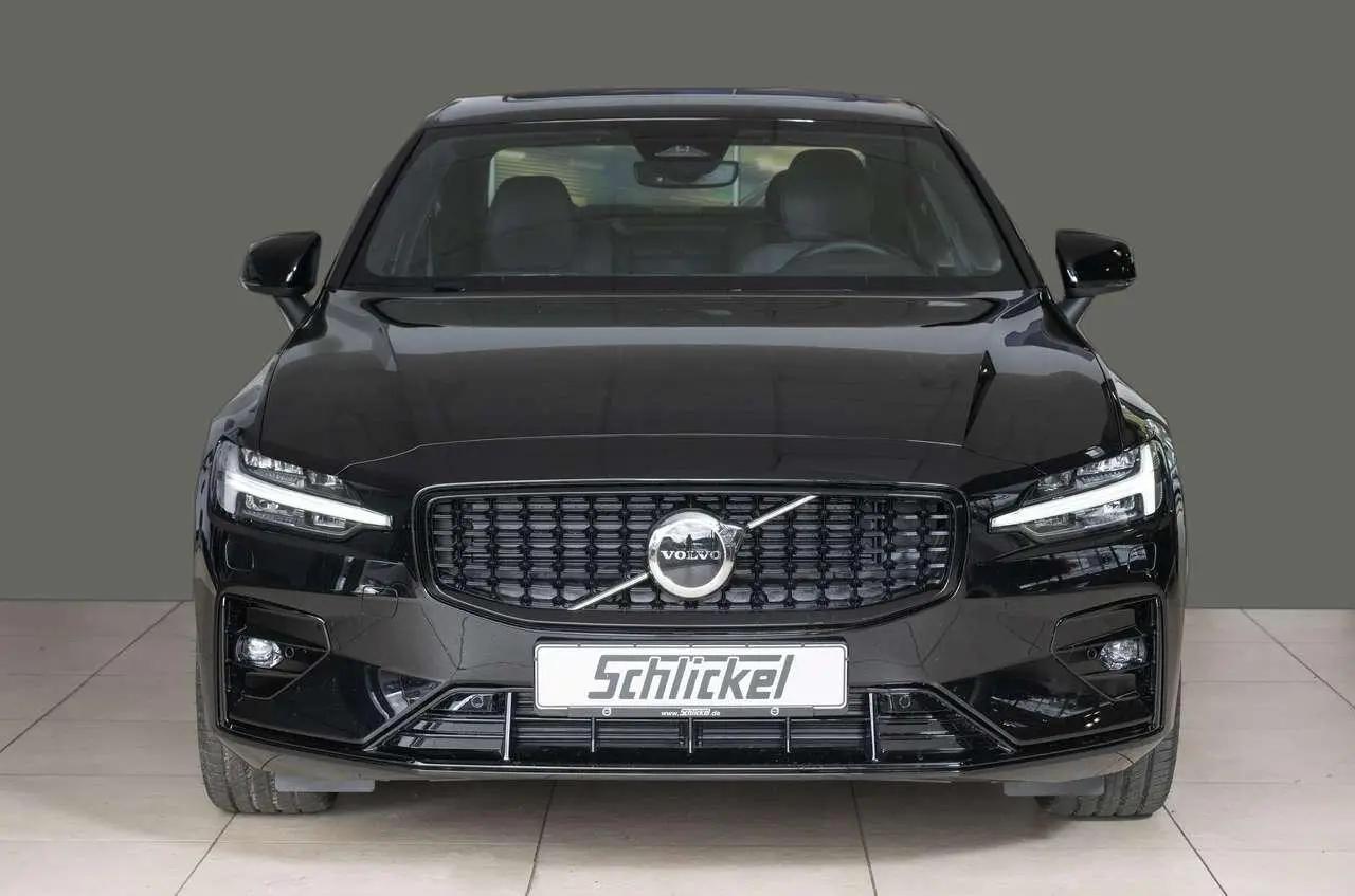 Photo 1 : Volvo S60 2024 Petrol