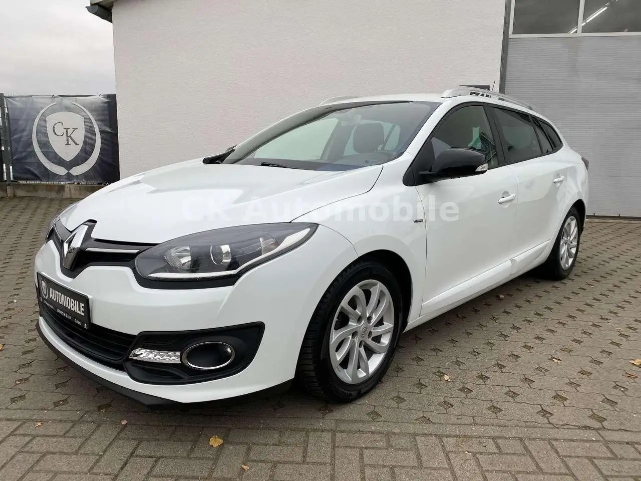 Photo 1 : Renault Megane 2015 Petrol