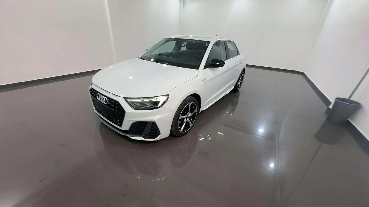 Photo 1 : Audi A1 2022 Essence