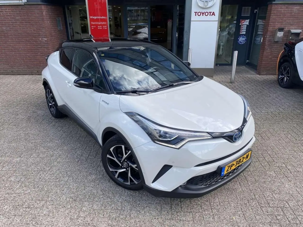 Photo 1 : Toyota C-hr 2018 Hybrid