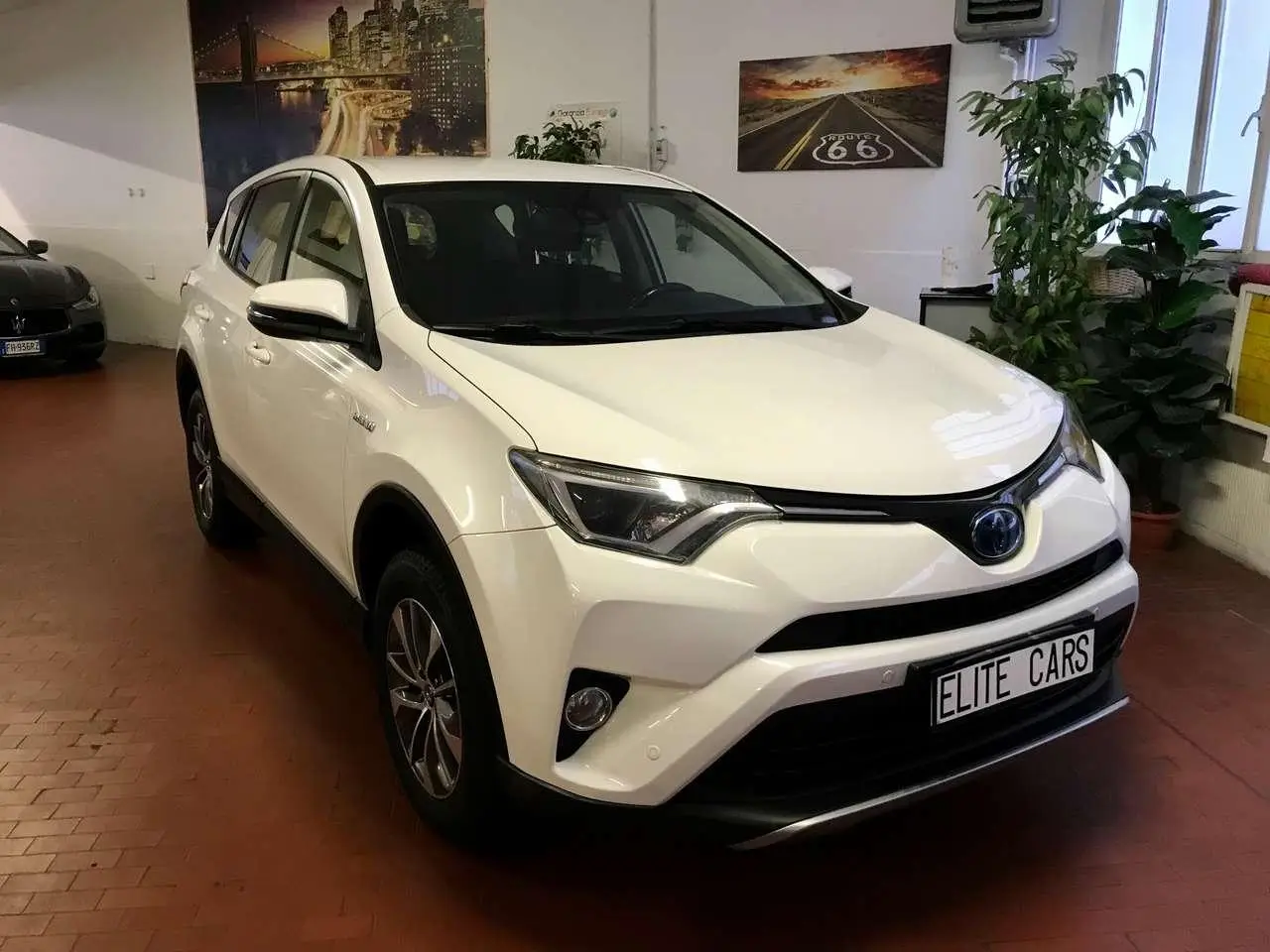 Photo 1 : Toyota Rav4 2017 Hybrid