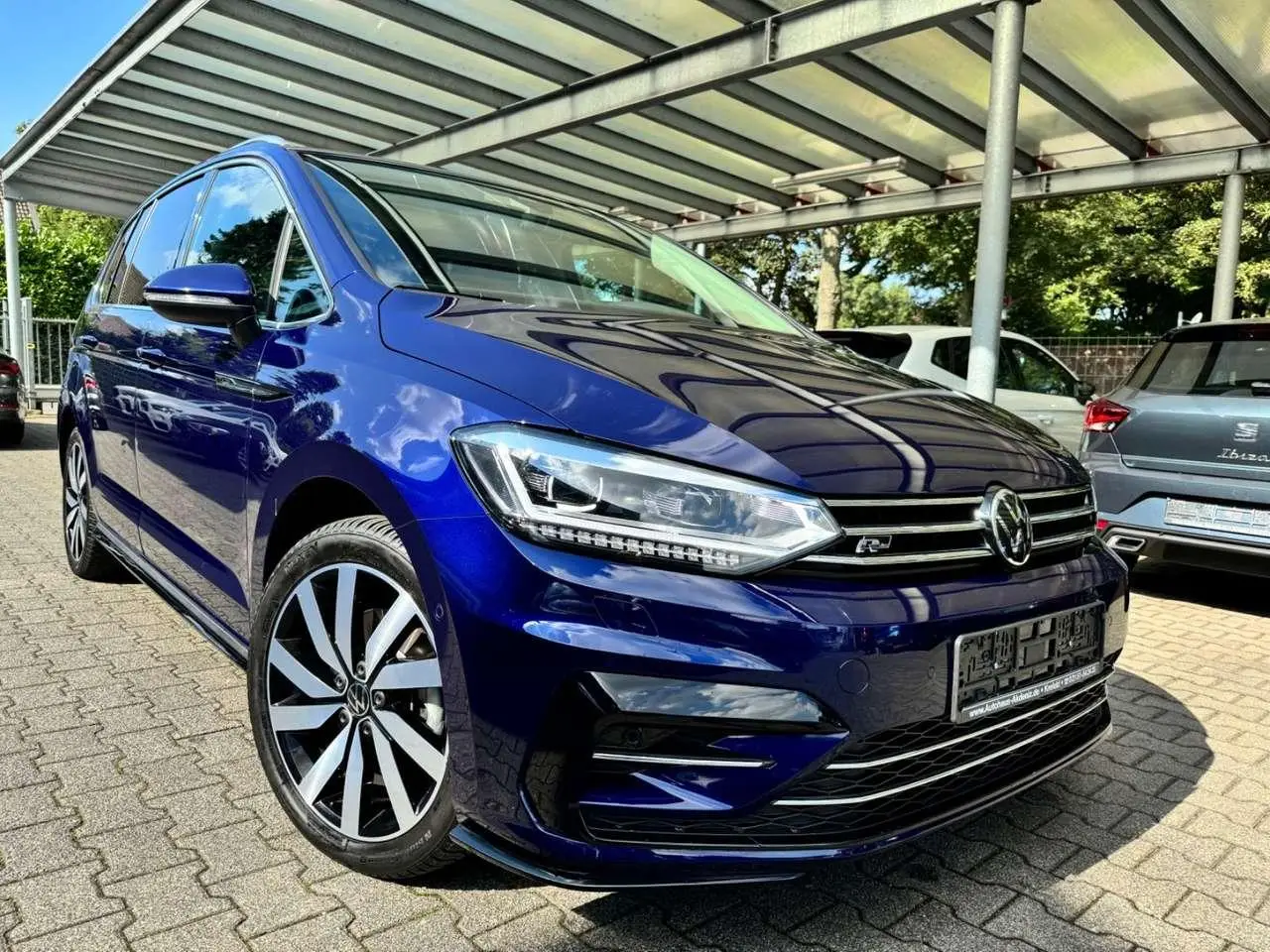 Photo 1 : Volkswagen Touran 2024 Petrol