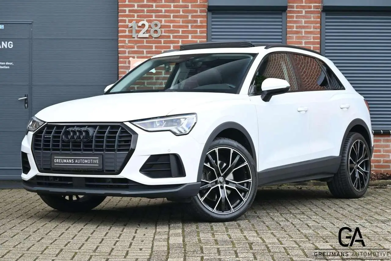 Photo 1 : Audi Q3 2019 Petrol