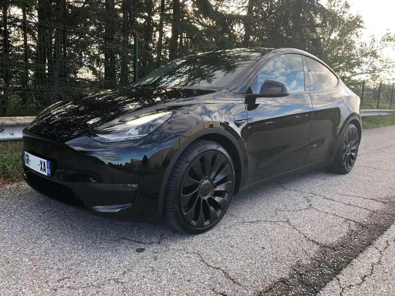Photo 1 : Tesla Model Y 2024 Electric