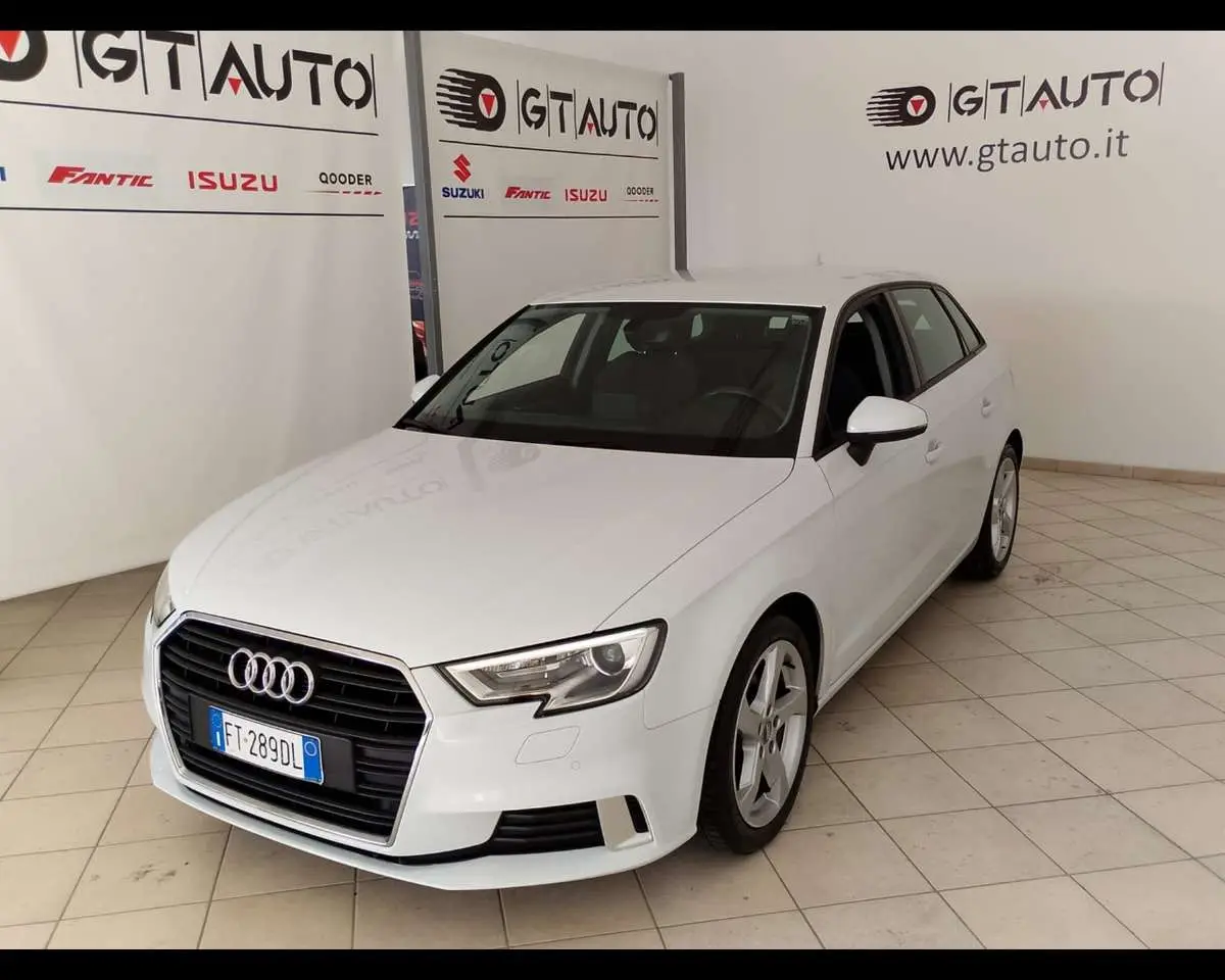 Photo 1 : Audi A3 2018 Diesel