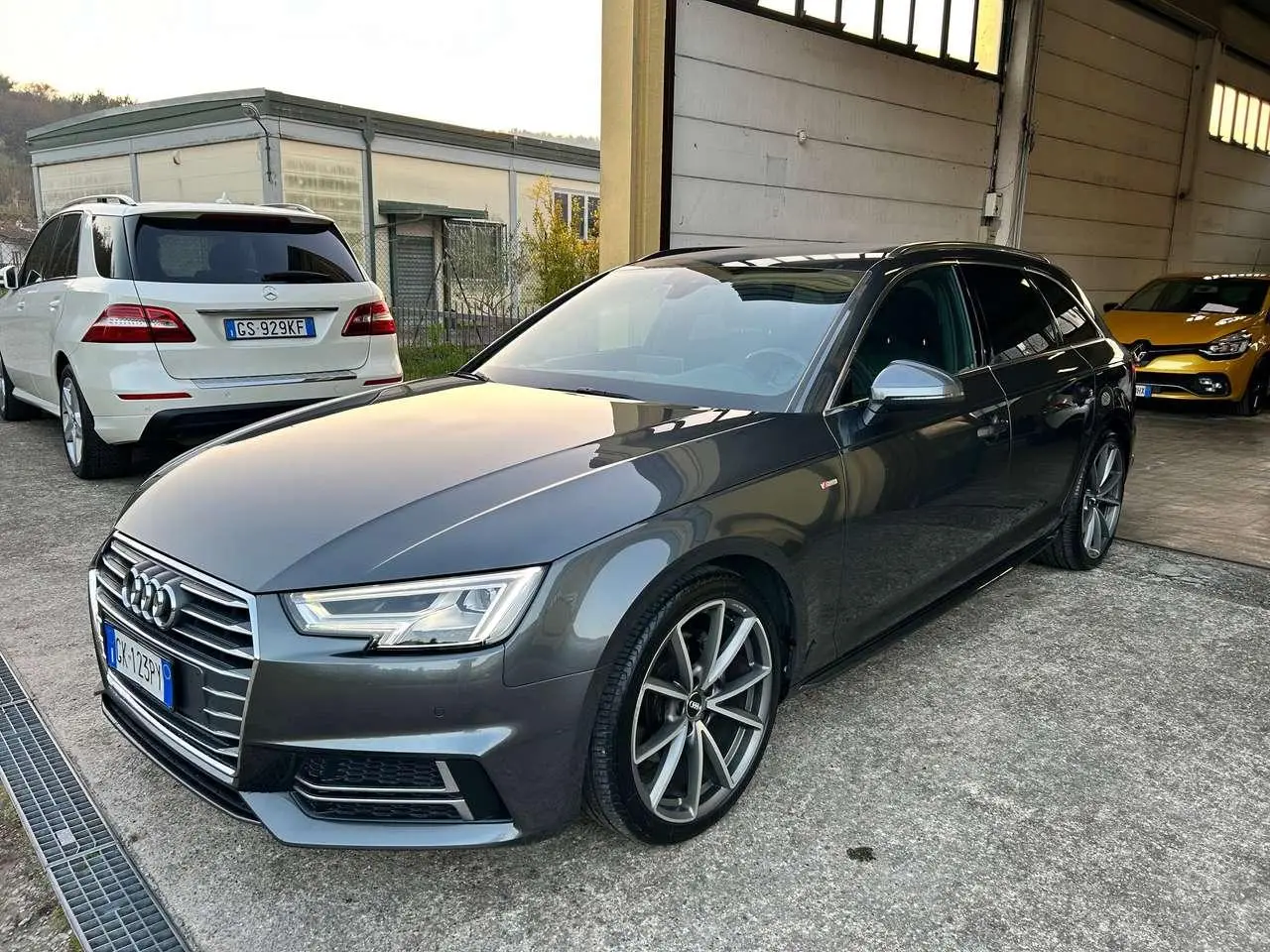 Photo 1 : Audi A4 2017 Petrol