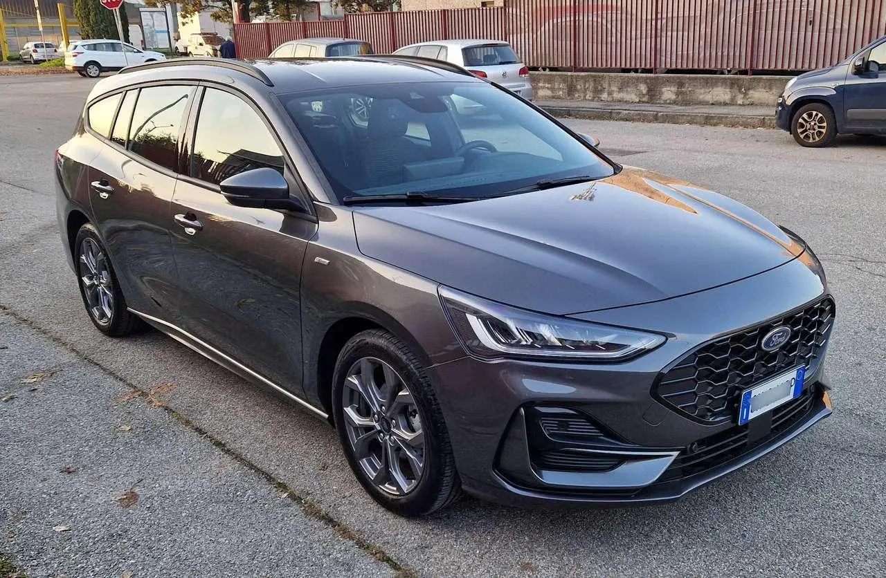 Photo 1 : Ford Focus 2023 Hybrid