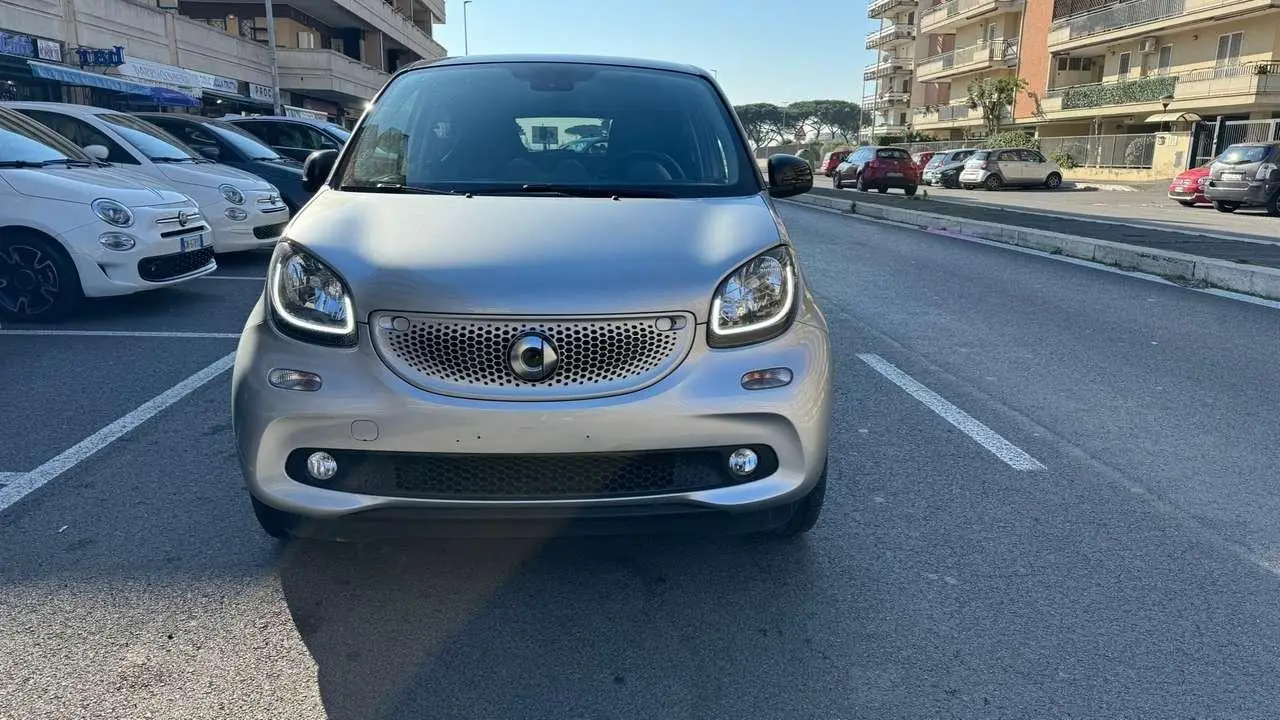 Photo 1 : Smart Forfour 2019 Petrol