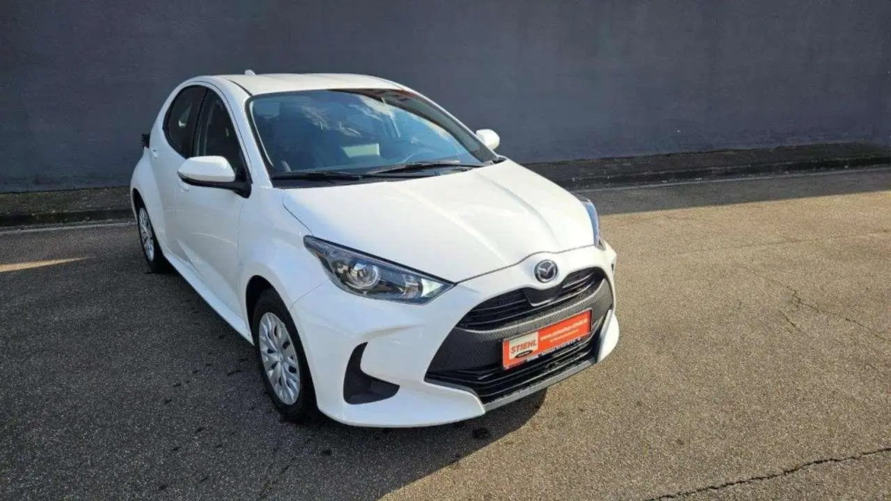 Photo 1 : Toyota Yaris 2024 Petrol