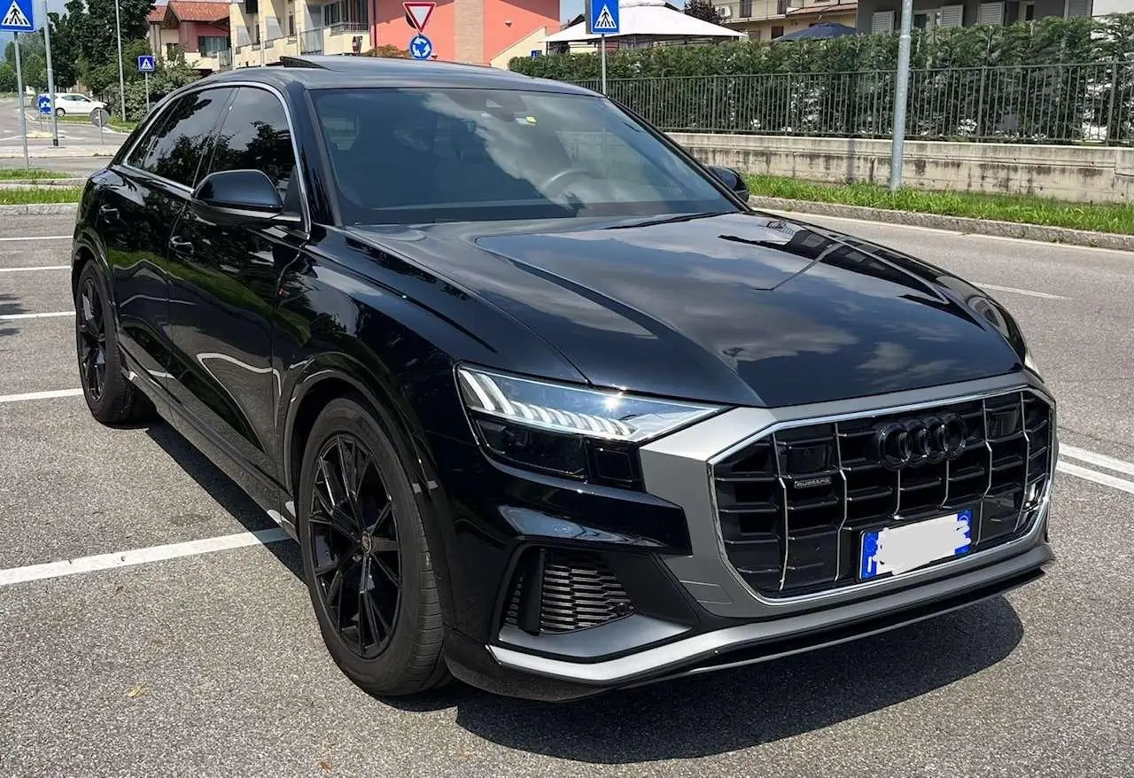 Photo 1 : Audi Q8 2021 Hybride