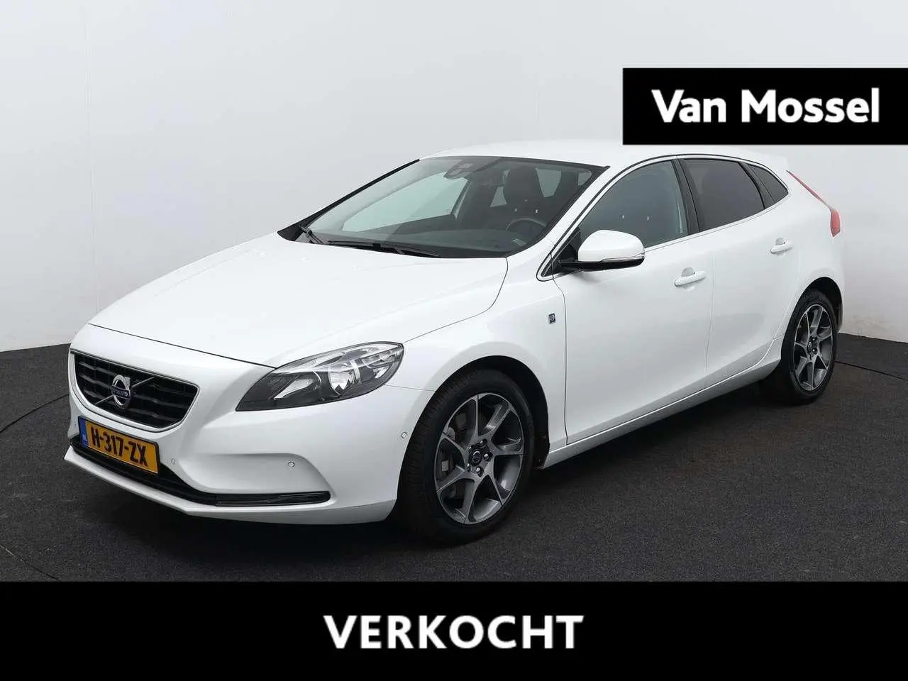 Photo 1 : Volvo V40 2016 Petrol