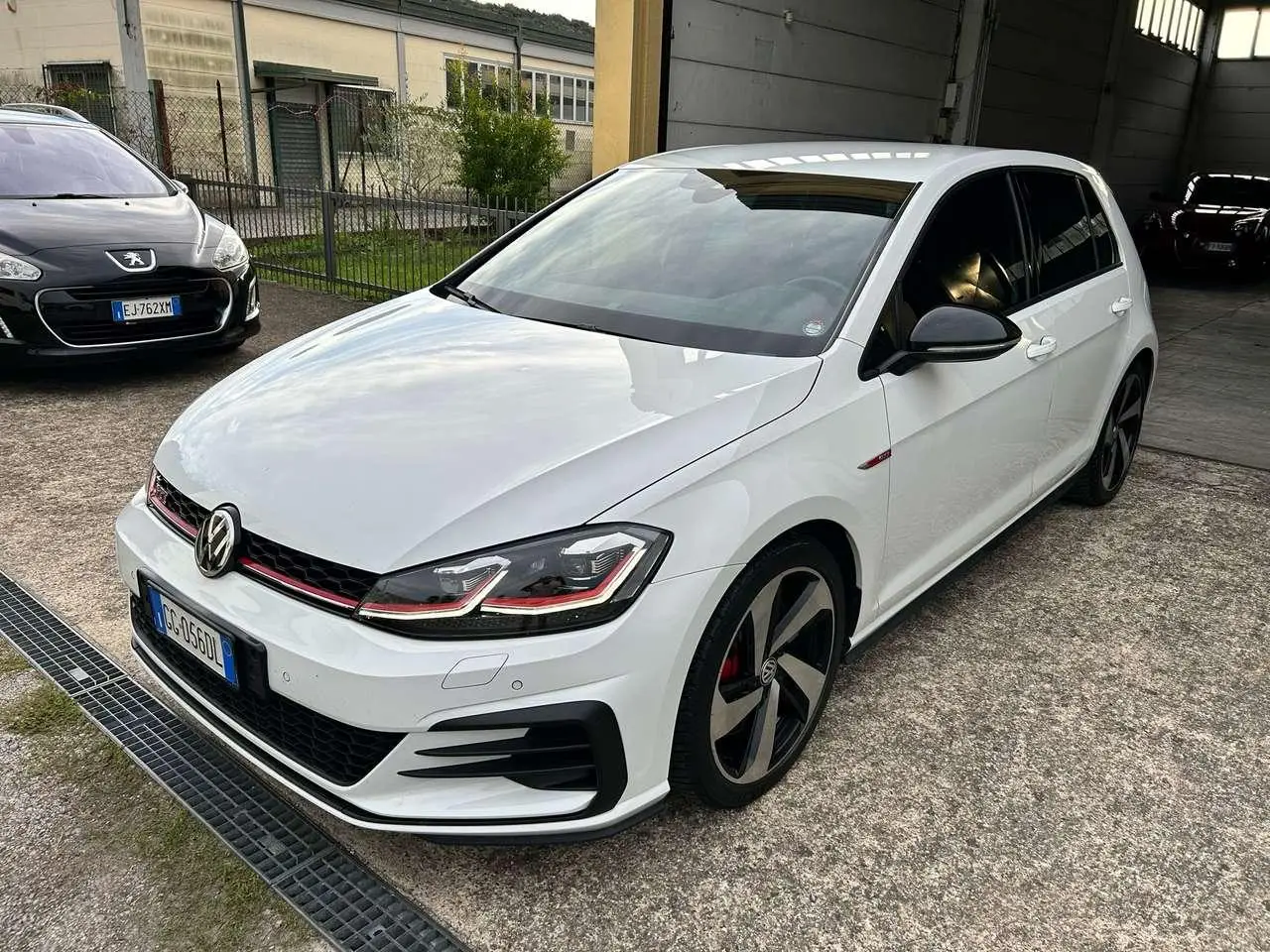 Photo 1 : Volkswagen Golf 2020 Petrol