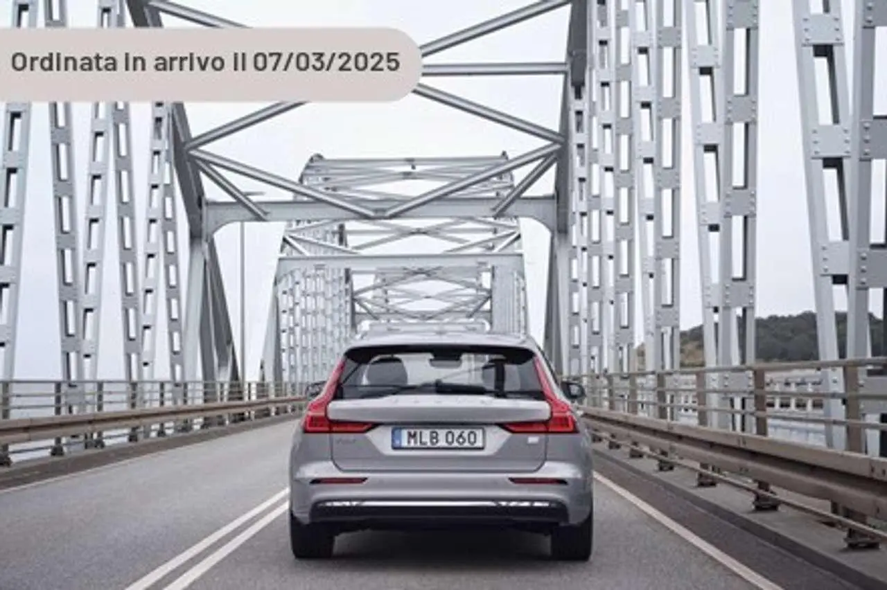 Photo 1 : Volvo V60 2024 Hybrid