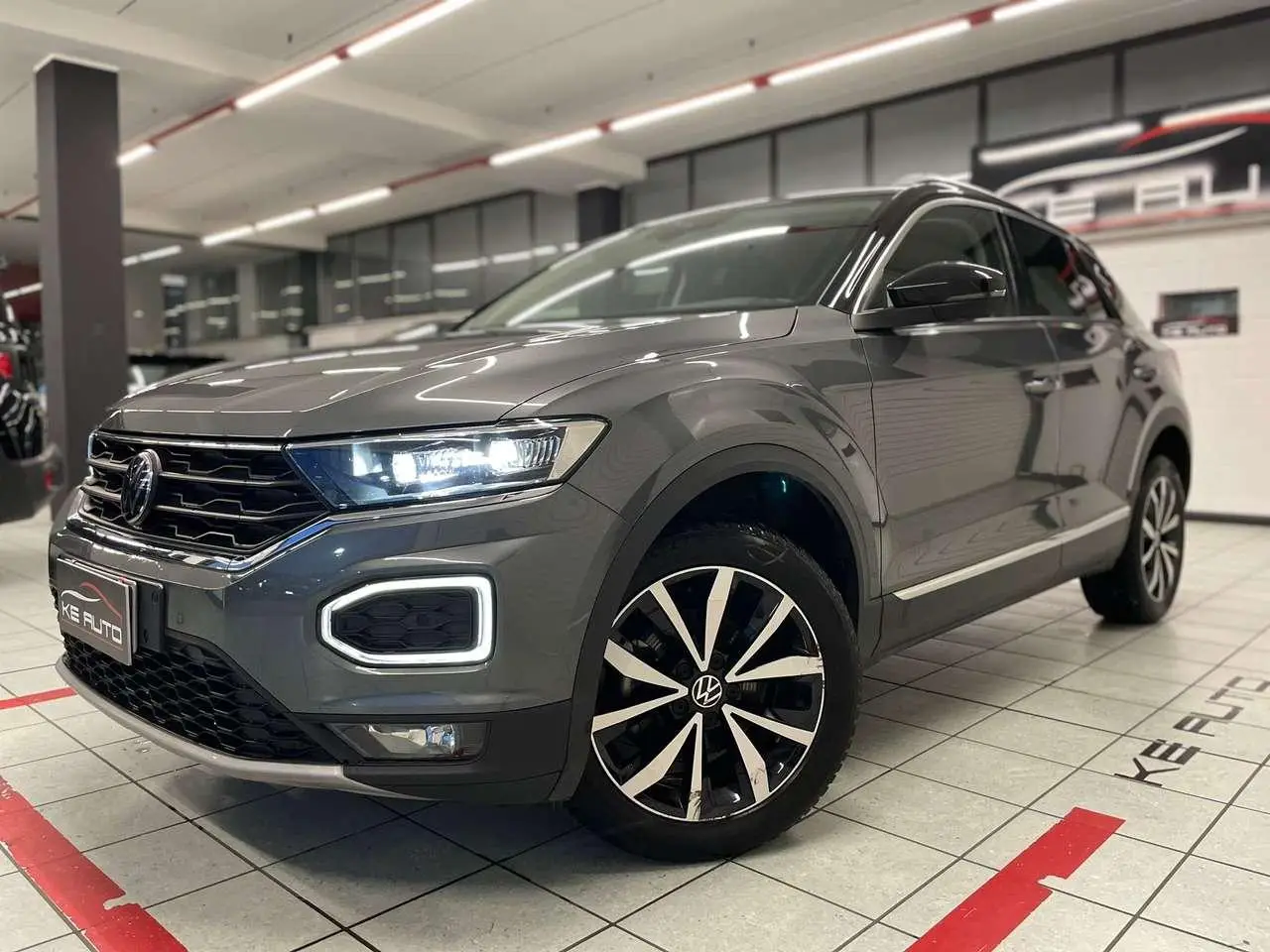 Photo 1 : Volkswagen T-roc 2020 Essence