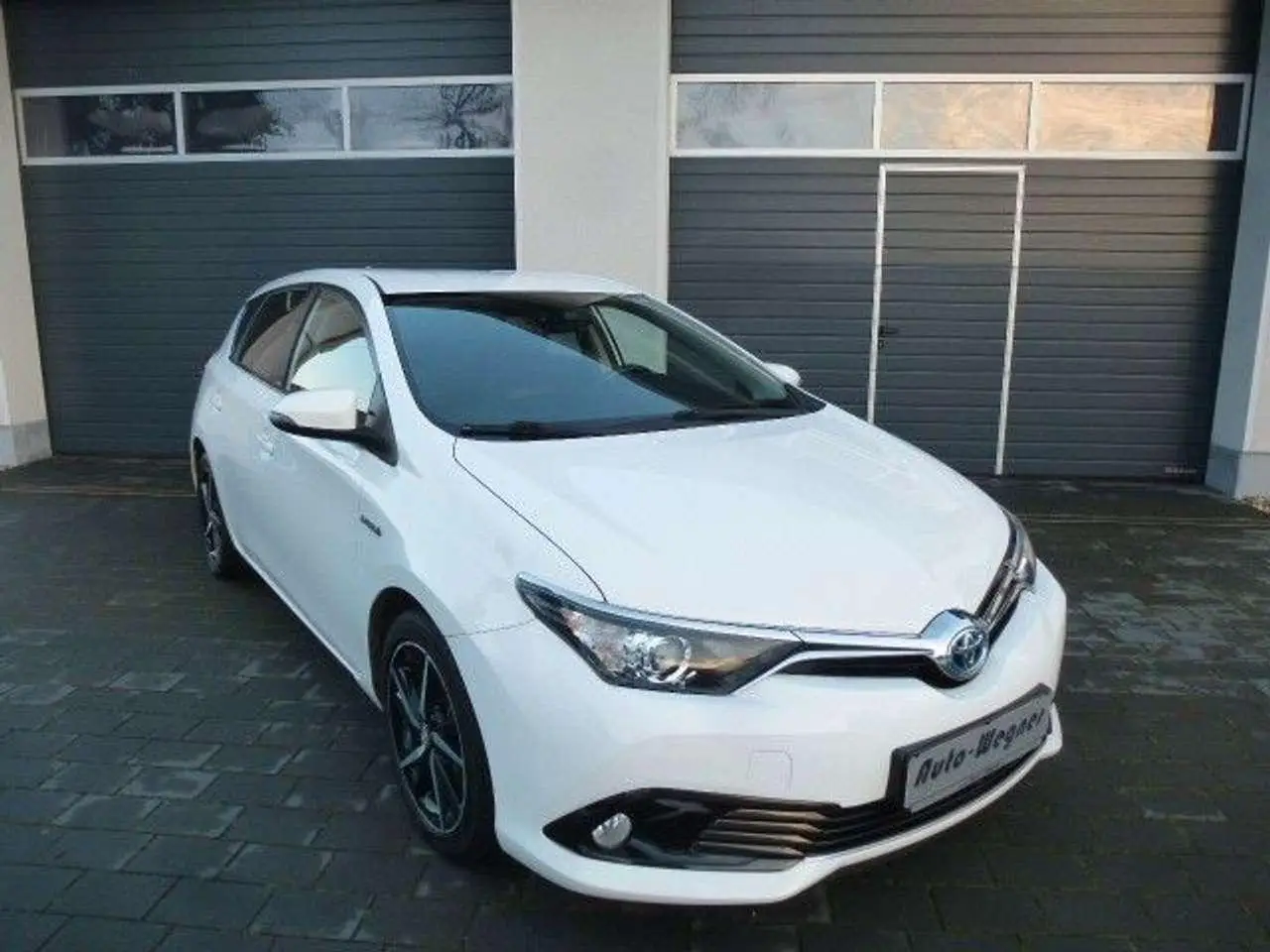 Photo 1 : Toyota Auris 2017 Hybride