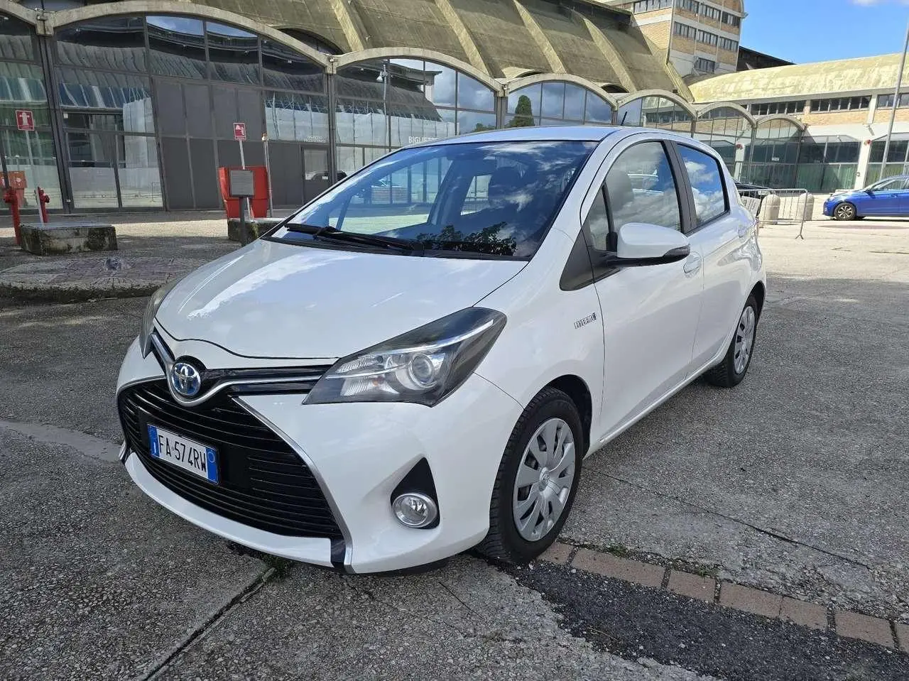 Photo 1 : Toyota Yaris 2015 Hybrid