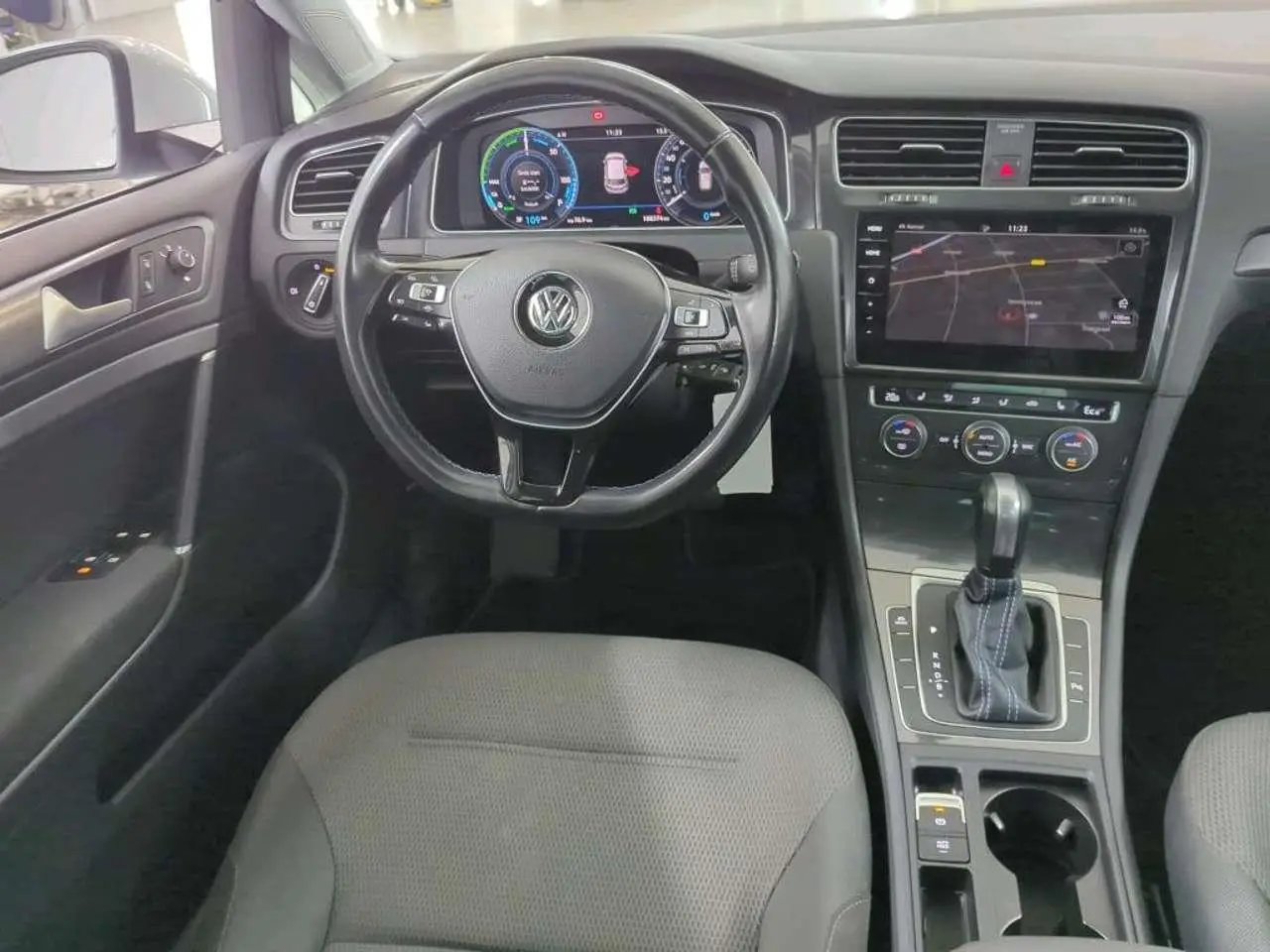 Photo 1 : Volkswagen Golf 2019 Électrique