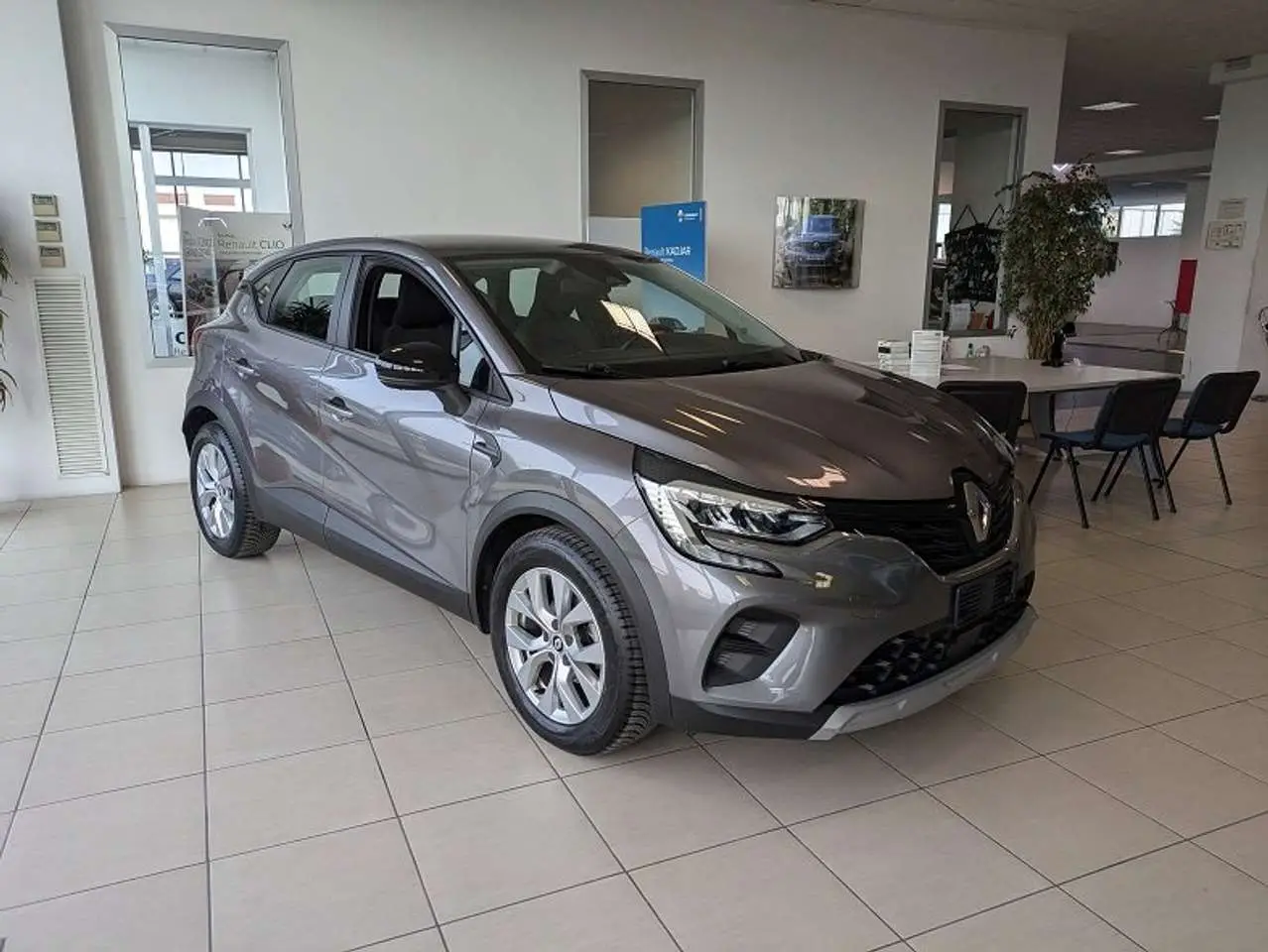 Photo 1 : Renault Captur 2021 Petrol