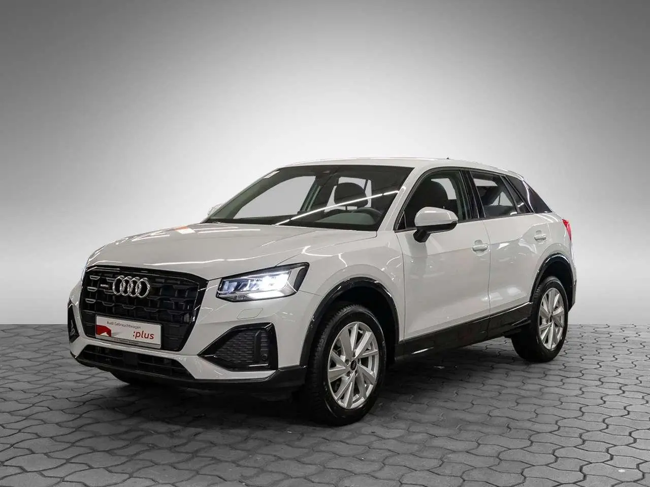 Photo 1 : Audi Q2 2024 Petrol