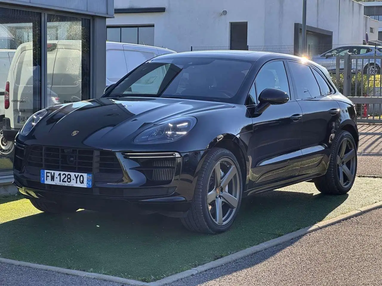 Photo 1 : Porsche Macan 2019 Essence