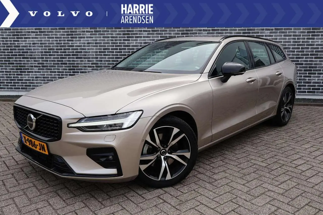 Photo 1 : Volvo V60 2023 Hybride