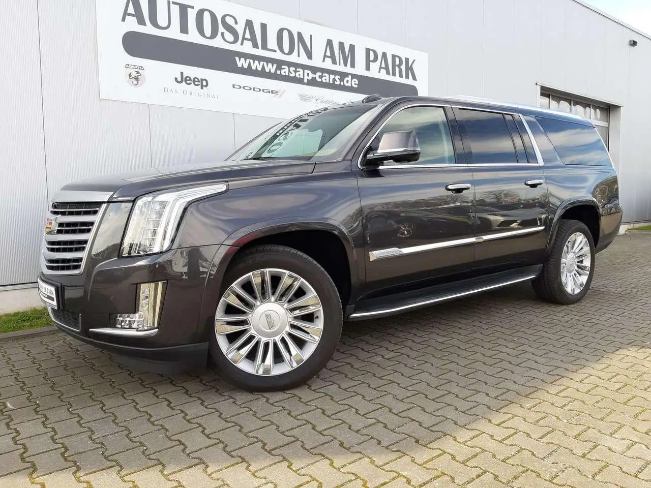 Photo 1 : Cadillac Escalade 2017 Petrol