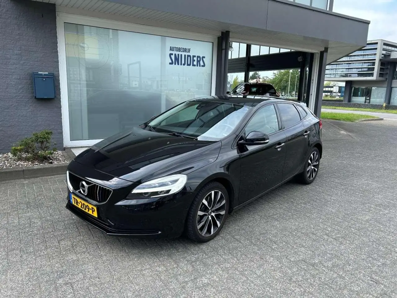 Photo 1 : Volvo V40 2018 Essence