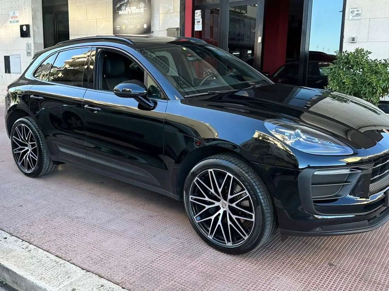 Photo 1 : Porsche Macan 2021 Essence