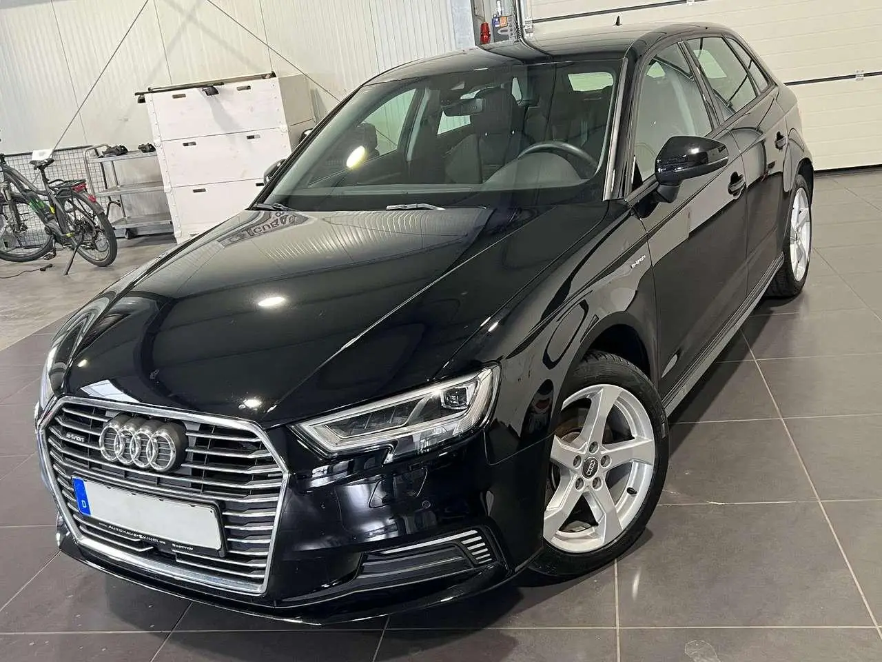 Photo 1 : Audi A3 2018 Hybride