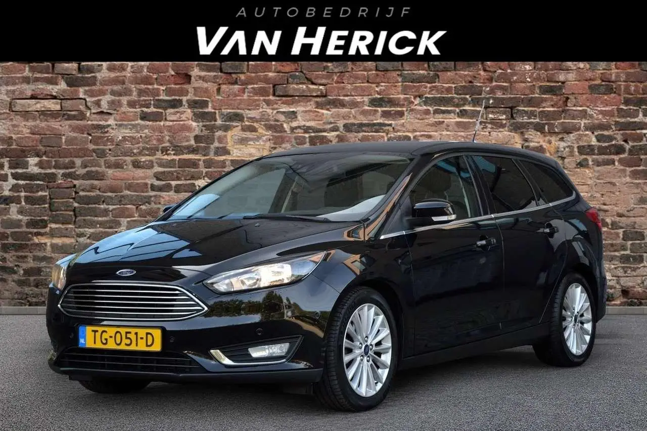 Photo 1 : Ford Focus 2015 Petrol