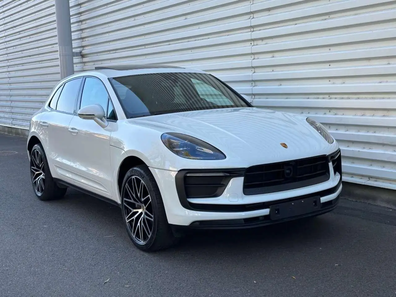 Photo 1 : Porsche Macan 2023 Essence