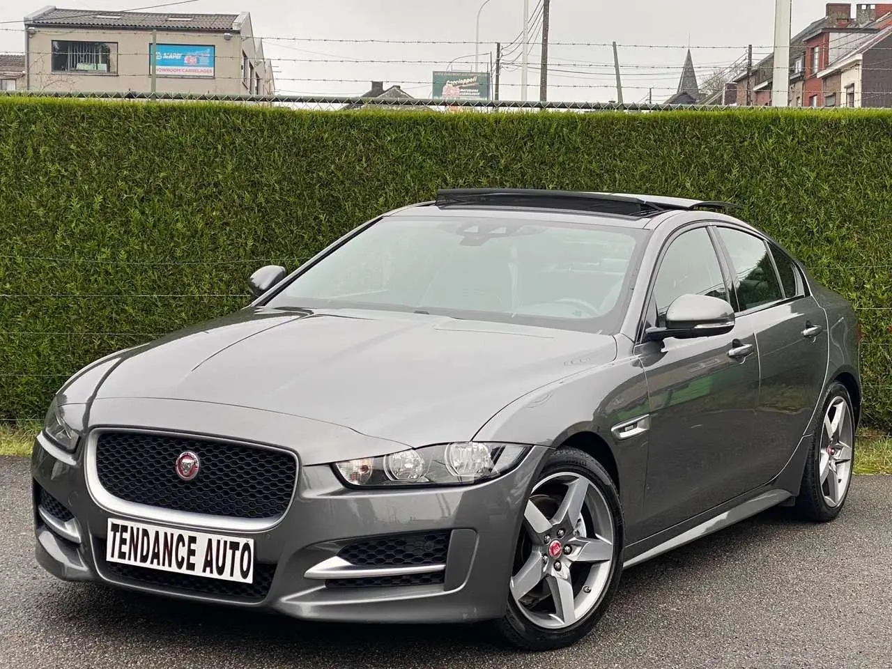 Photo 1 : Jaguar Xe 2016 Diesel