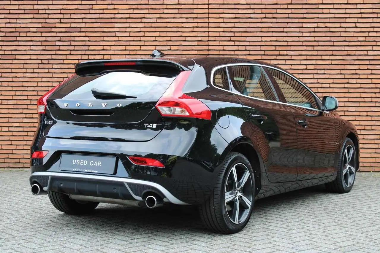 Photo 1 : Volvo V40 2018 Essence