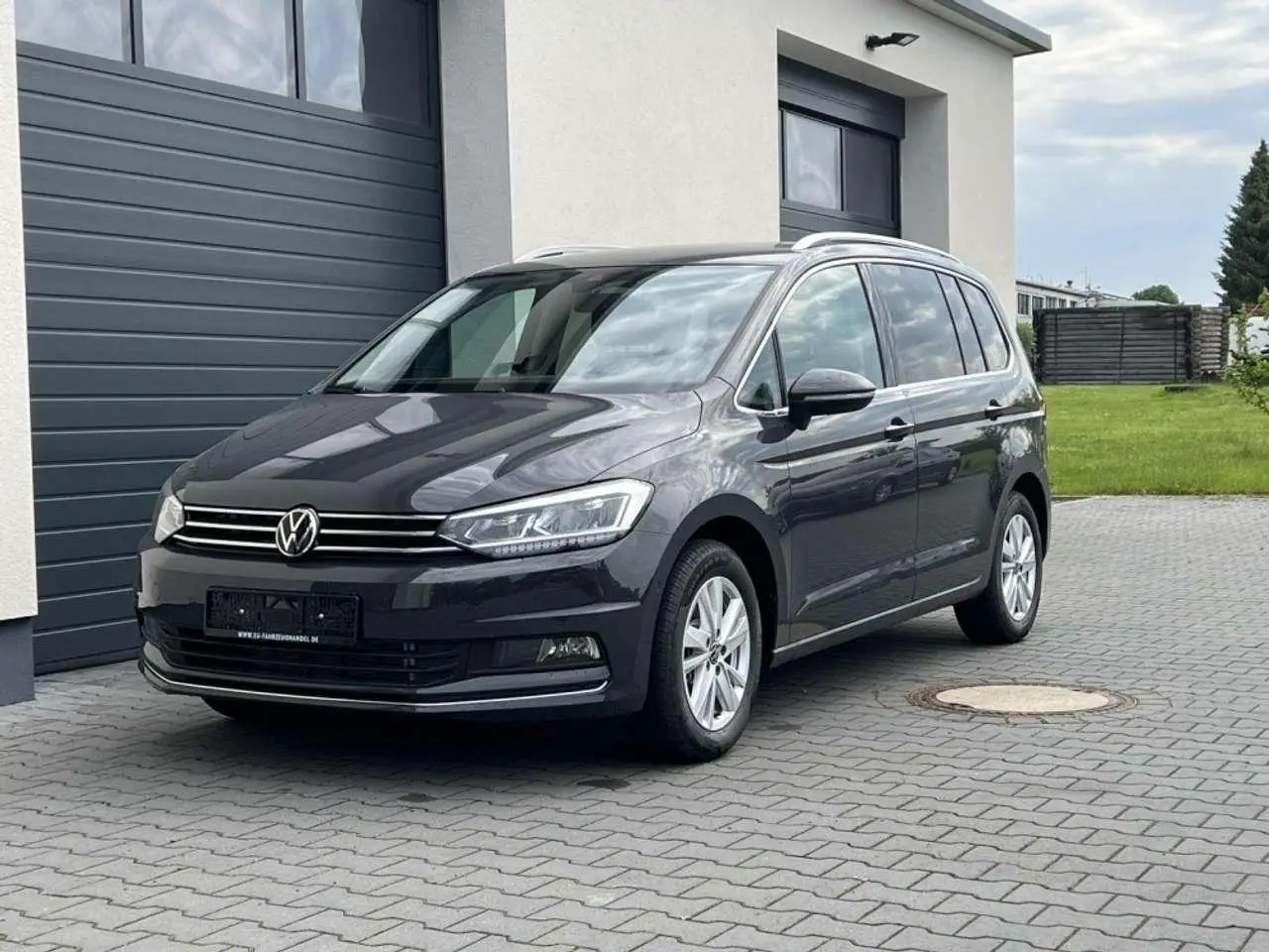 Photo 1 : Volkswagen Touran 2024 Essence