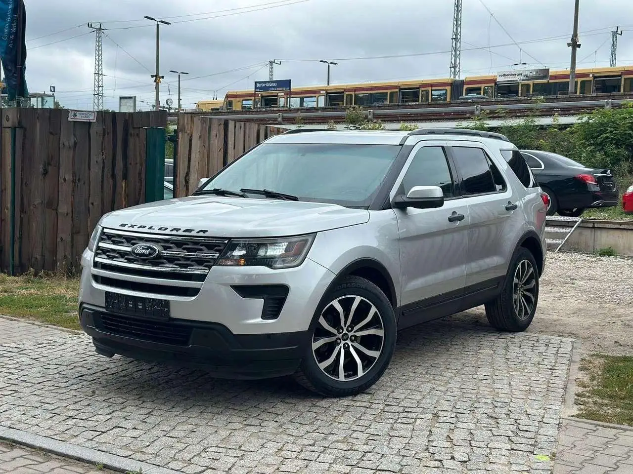 Photo 1 : Ford Explorer 2018 Petrol