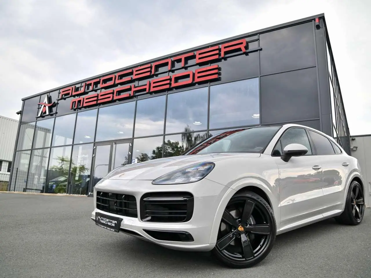 Photo 1 : Porsche Cayenne 2022 Petrol