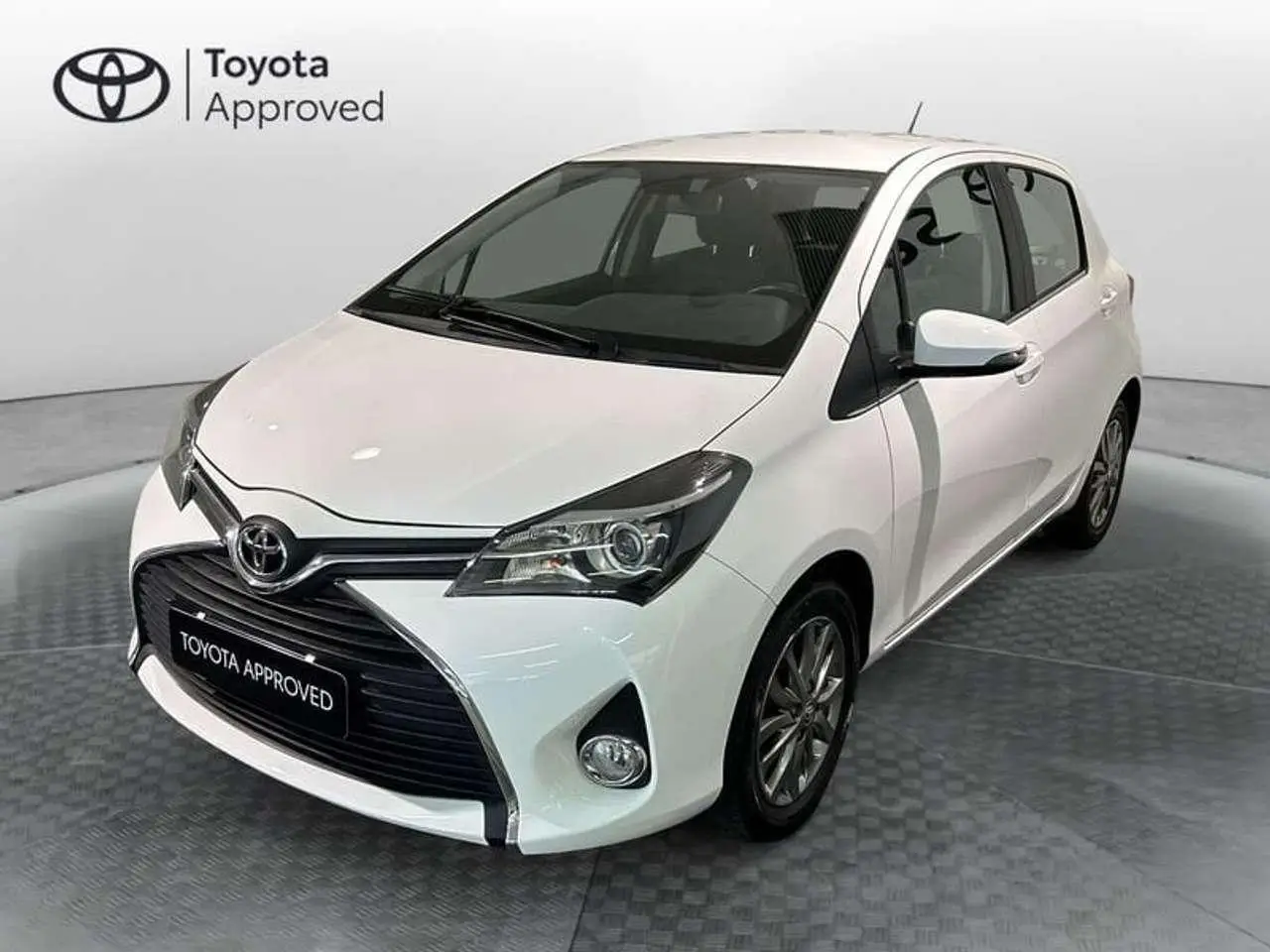 Photo 1 : Toyota Yaris 2016 Petrol