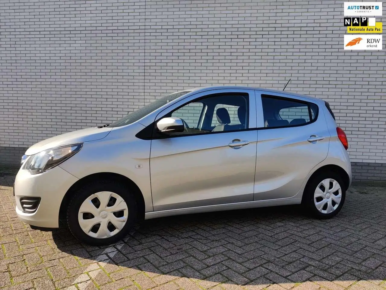 Photo 1 : Opel Karl 2018 Petrol