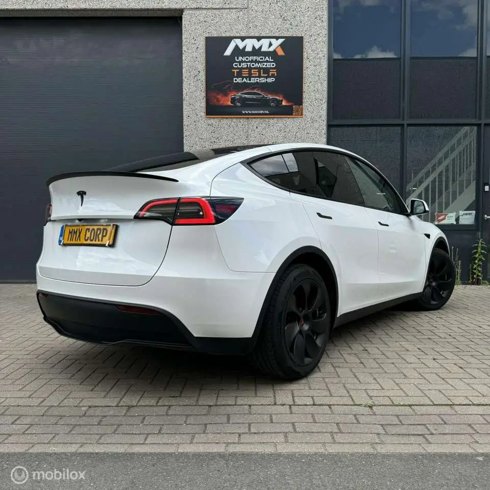 Photo 1 : Tesla Model Y 2023 Electric