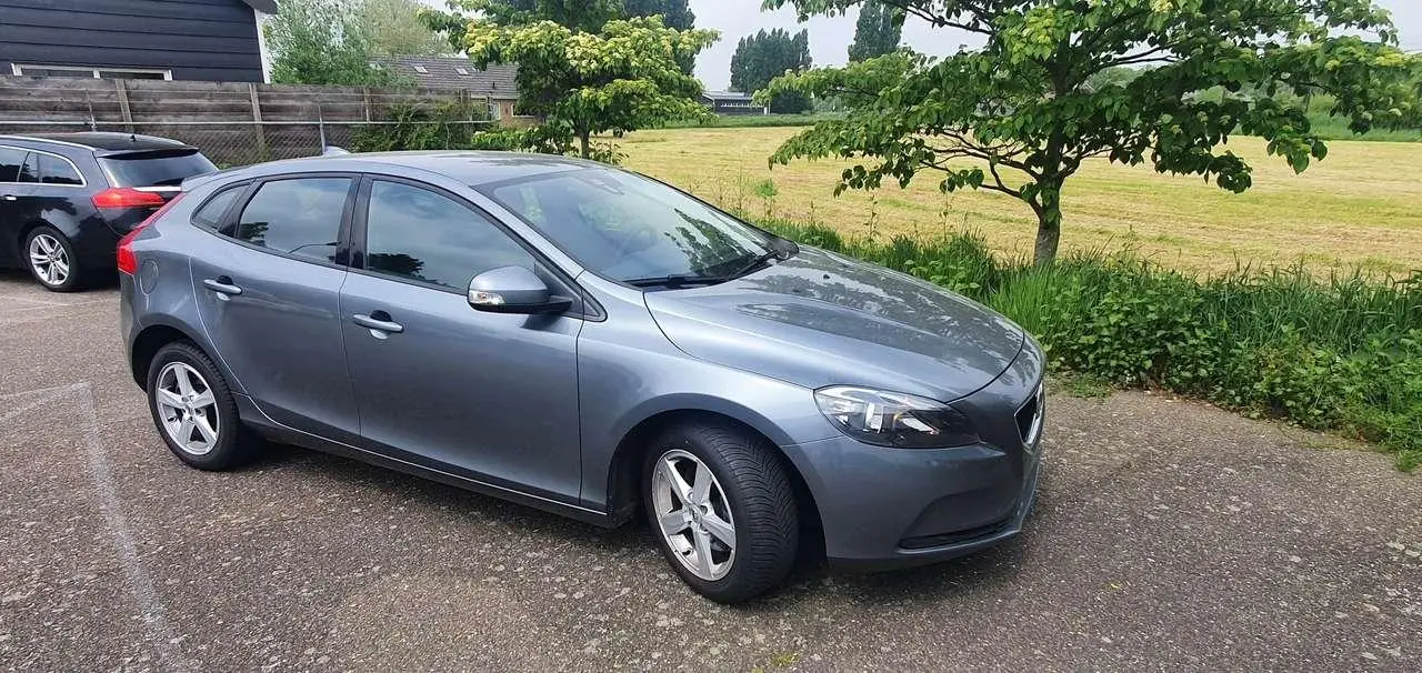 Photo 1 : Volvo V40 2018 Petrol