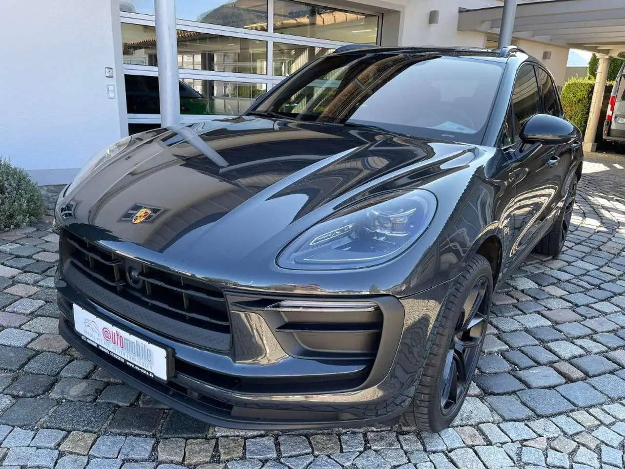 Photo 1 : Porsche Macan 2022 Petrol