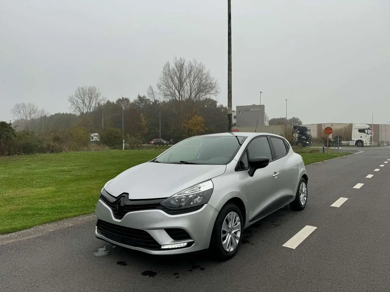 Photo 1 : Renault Clio 2016 Petrol