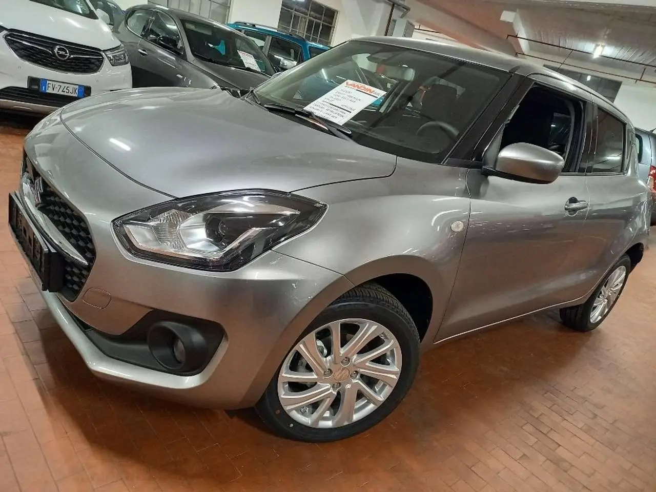 Photo 1 : Suzuki Swift 2023 Essence