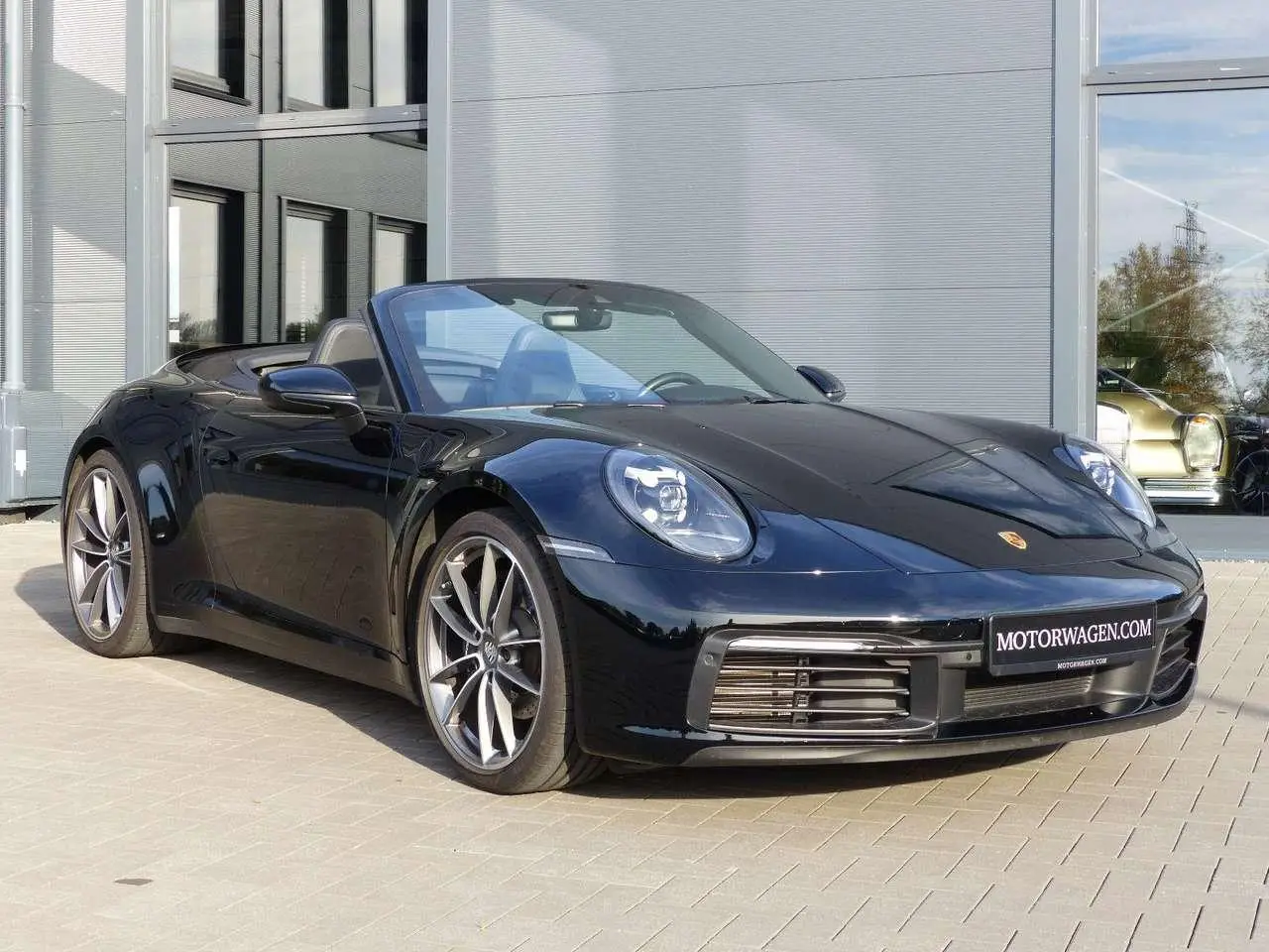 Photo 1 : Porsche 992 2021 Petrol