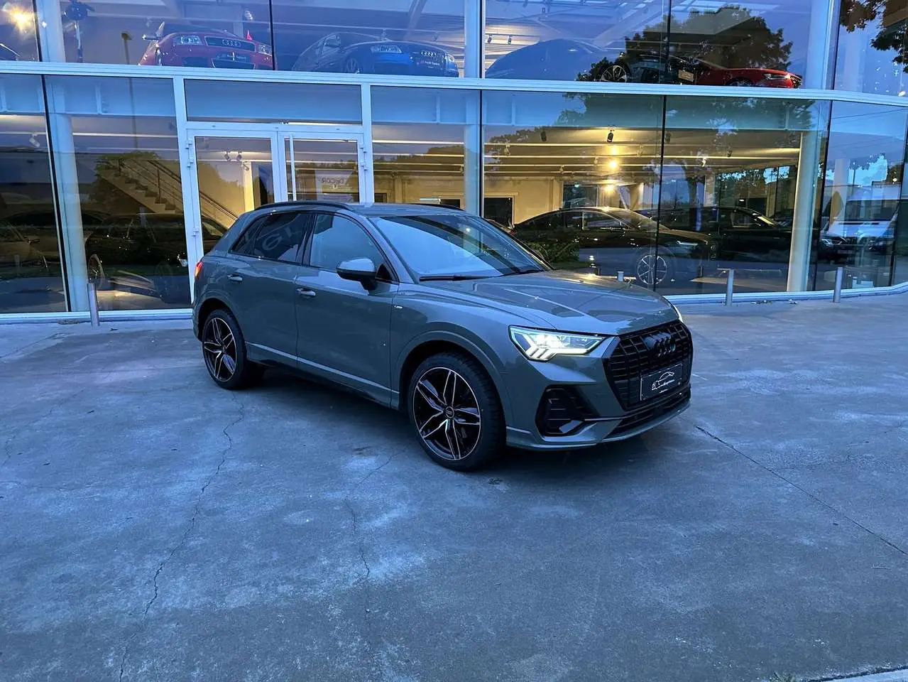 Photo 1 : Audi Q3 2019 Petrol